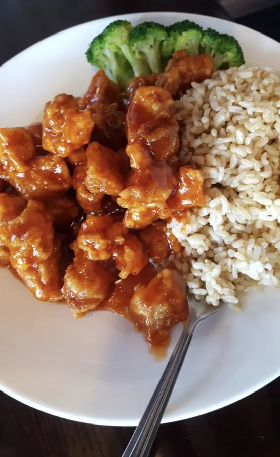 General Tso's Chicken with broccoli and brown rice